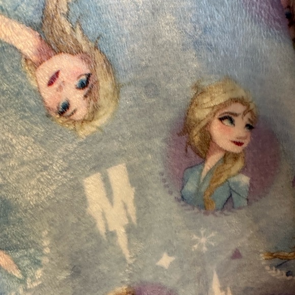 Elsa fleece robe (2 available) - Picture 4 of 5